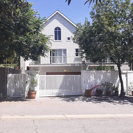 3 On Tessa Guesthouse Johannesburg Ngoại thất bức ảnh